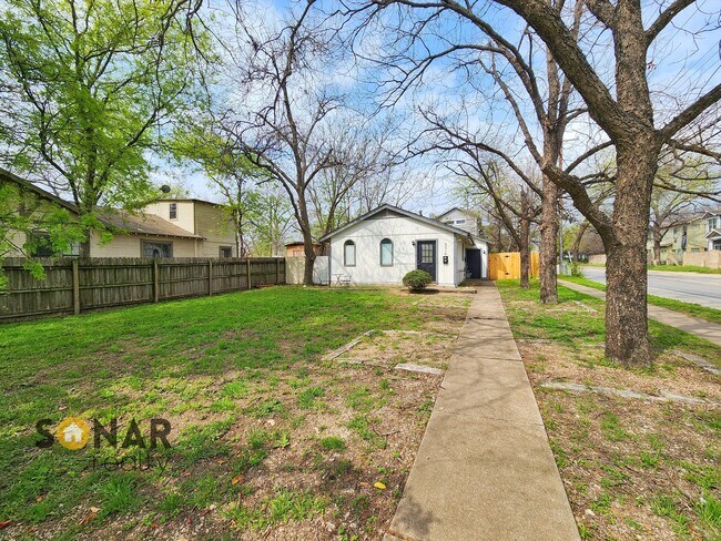 Building Photo - 5014 Eilers Ave