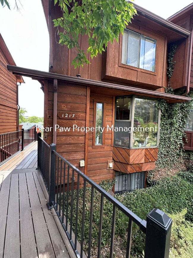 "Charming 4-Bed Townhouse in Golden, CO " - "Charming 4-Bed Townhouse in Golden, CO "