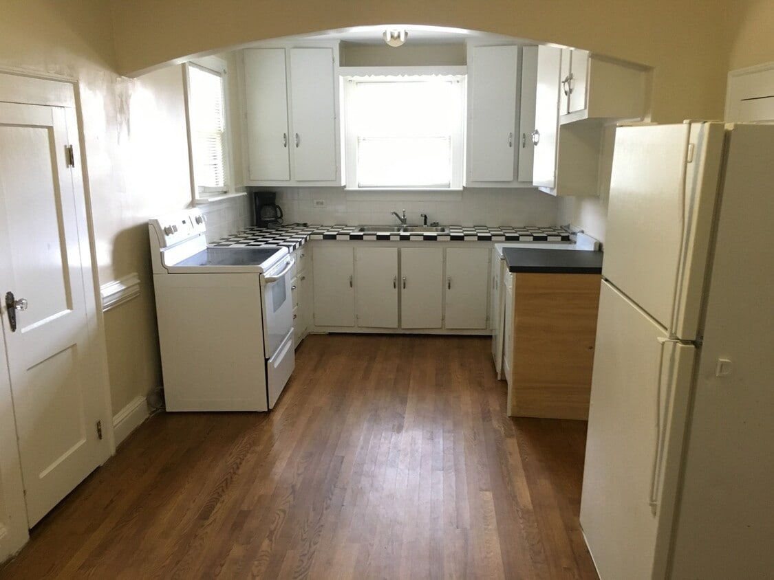 Building Photo - 2BR/2BA home on Peace Haven Rd, Convenient...