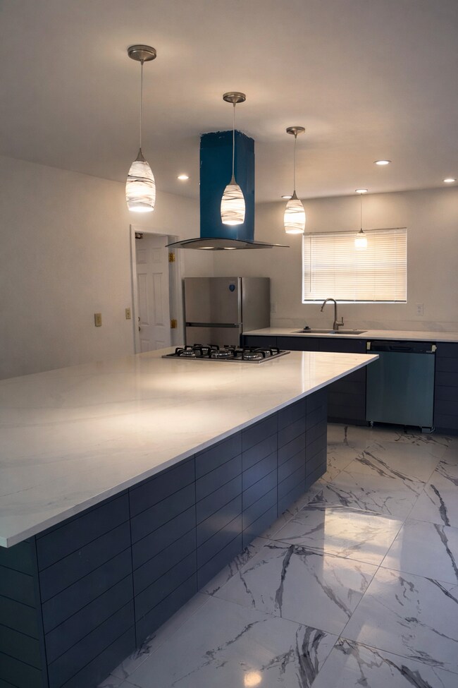 Foto del edificio - 1605 Common Dr