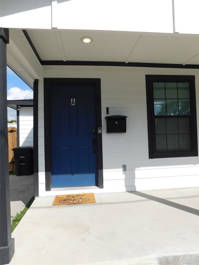 Building Photo - 7109 Avenue L