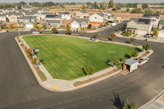 Foto del edificio - NW Two story home coming soon!