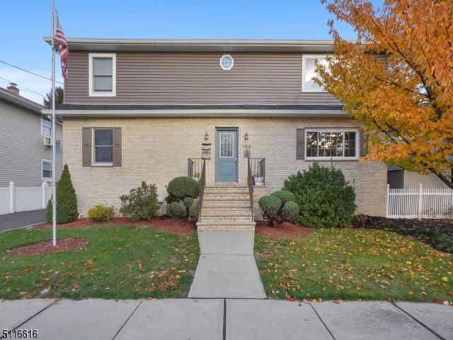 Primary Photo - 155 8th Ave