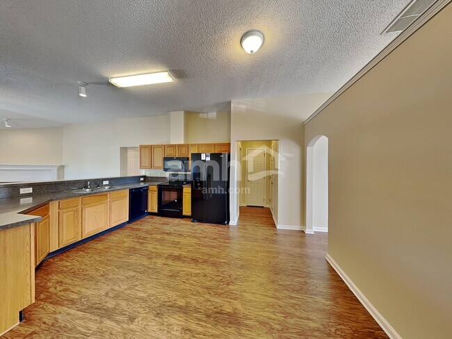 Foto del edificio - 468 Hillside Dr