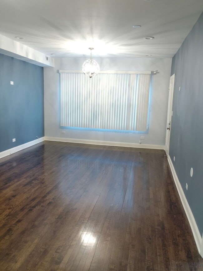 Building Photo - 4406 S Maplewood Ave