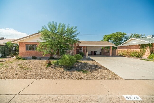 Photo - 8525 E Mariposa Dr House