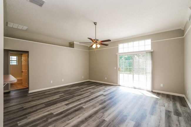 Foto del edificio - 7686 Fawn Lake Dr S
