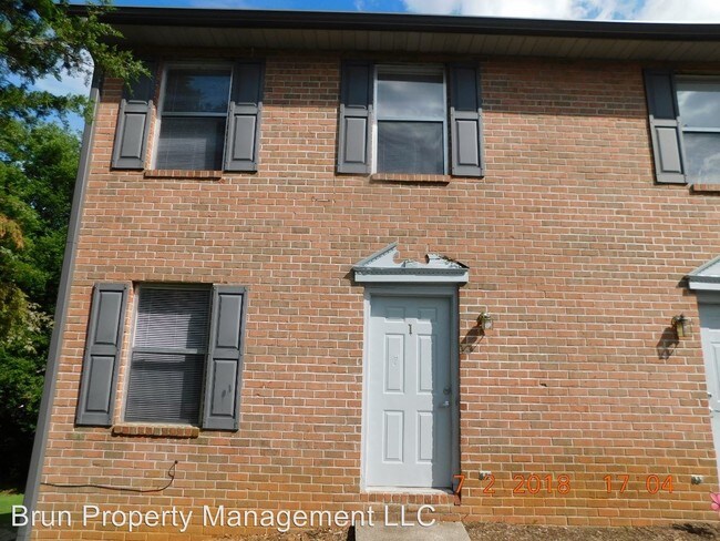 Building Photo - 1104 Cedar Ln