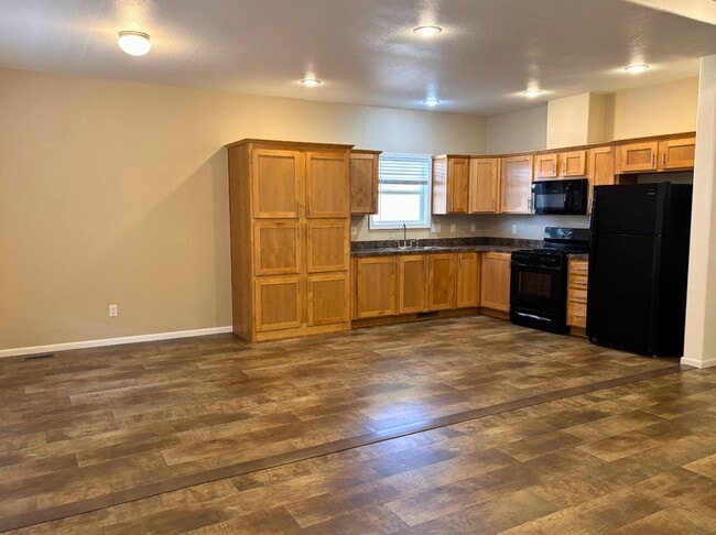 Building Photo - 350 Lee Ave