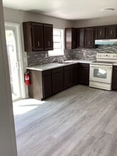 Building Photo - 724 Cedar St