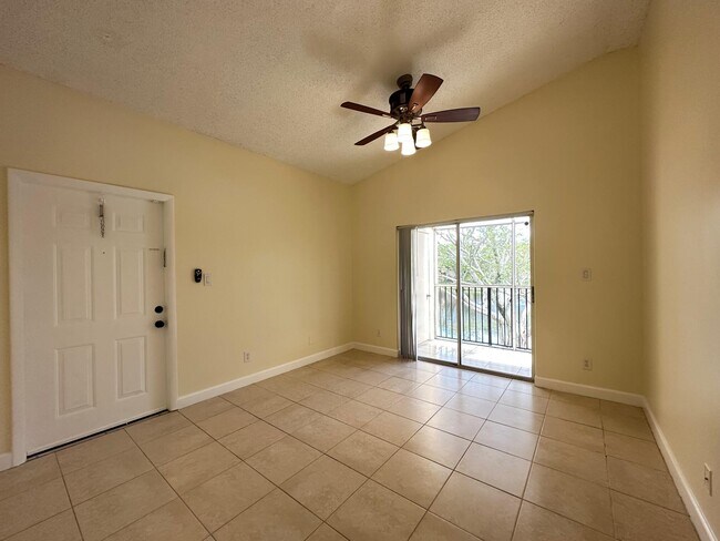 Foto del edificio - 680 Cypress Club Way