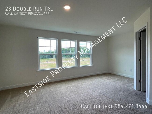 Building Photo - Come see this lovely townhome in a desirab...