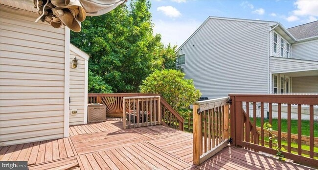 Building Photo - 9750 Granary Pl