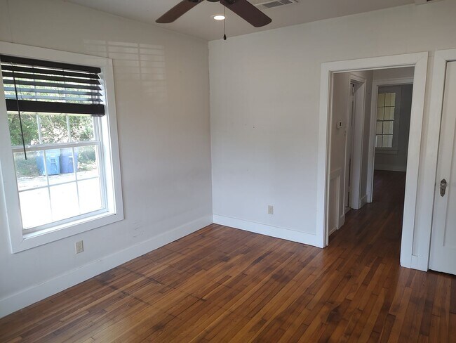 Foto del edificio - Cute Studio apartment close to 71,Airport and Downtown