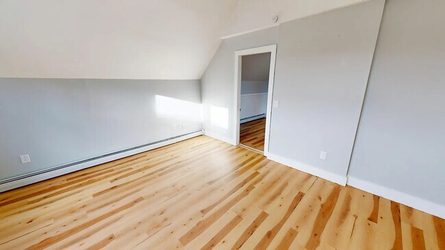 BedRoom - 122 Holland St