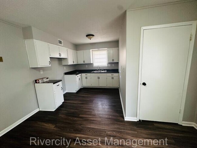 Building Photo - Spacious 3 bedroom, 1 bath Home For Rent!!...