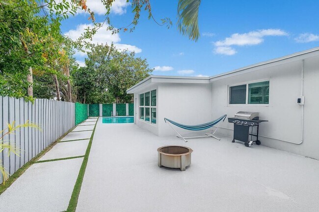 Foto del edificio - 904 SE 13th Ct
