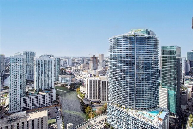 Foto del edificio - 465 Brickell Ave