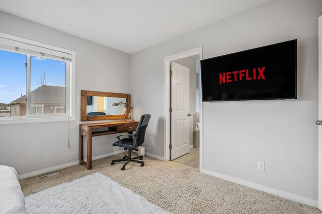 Building Photo - 724 Windridge Rd SW