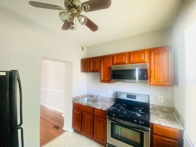 Foto del edificio - For Rent: Waverly - 2 Bedroom  1 Bath