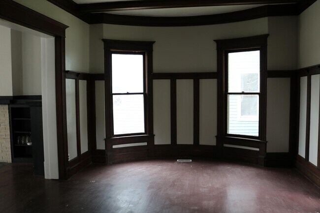 Building Photo - 617 W Decatur St