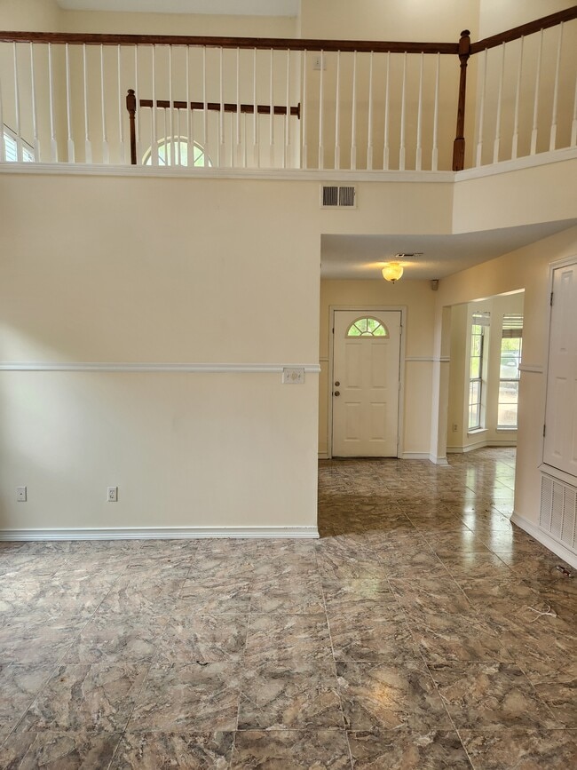 Building Photo - 1504 Beachview Dr