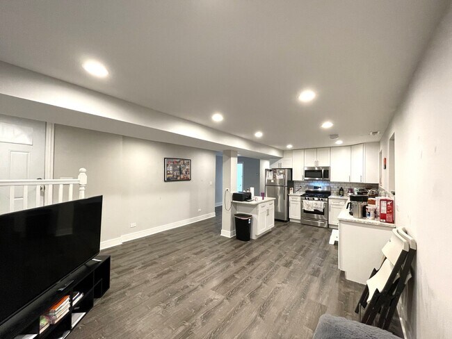Foto del edificio - 3327 W Pierce Ave