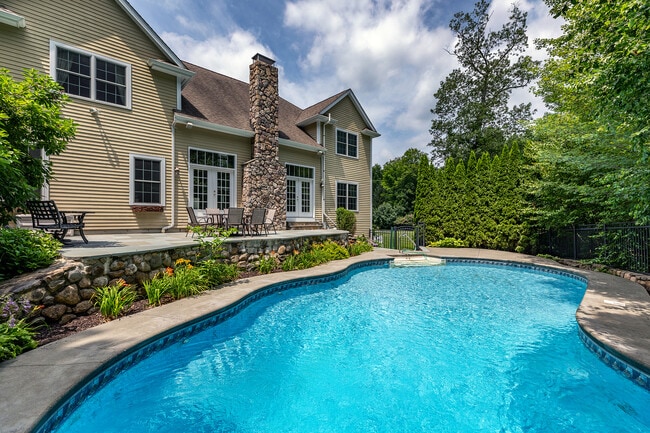 Foto del edificio - 15 Logging Trail Ln