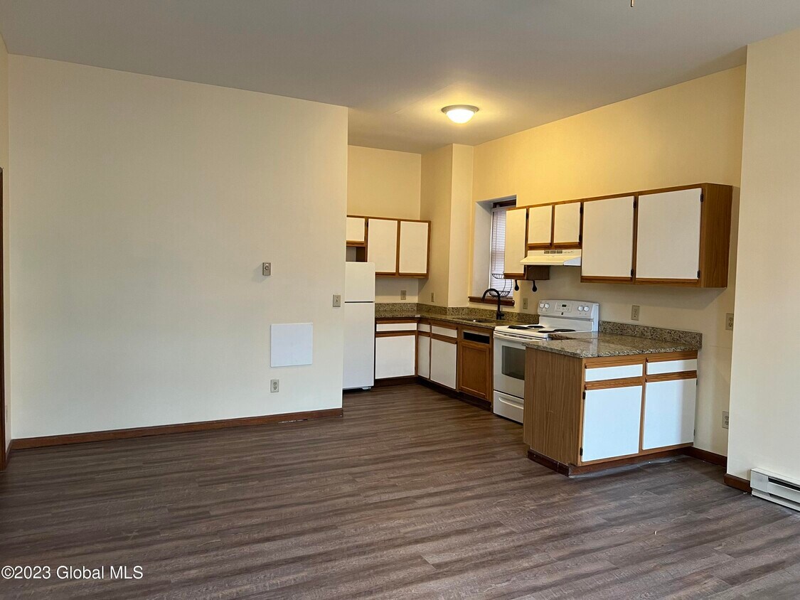 404 Union St Unit 4, Schenectady, NY 12305 Room for Rent in