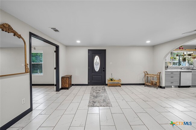 Building Photo - 133 Alamo Dr