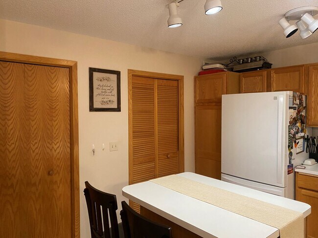 Building Photo - 508 Mission Hills Dr