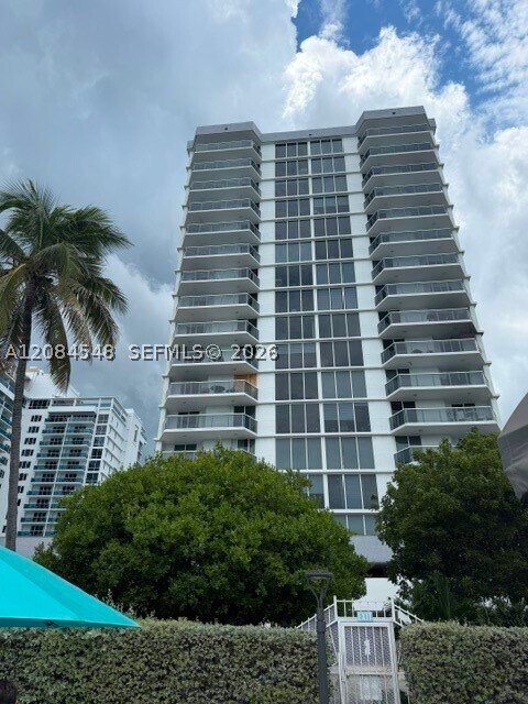 Foto del edificio - 2401 Collins Ave