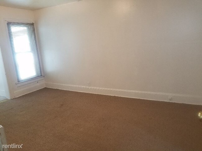 Building Photo - 2 br, 1 bath Apartment - 228 W 20th 2 Unit 2