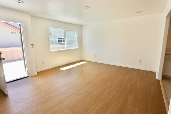 Foto del edificio - Bellflower Blvd. - Wu
