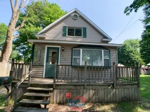 Building Photo - 1013 Sycamore St