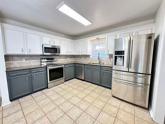 Building Photo - South Bossier Townhouse... Minutes to Bark...
