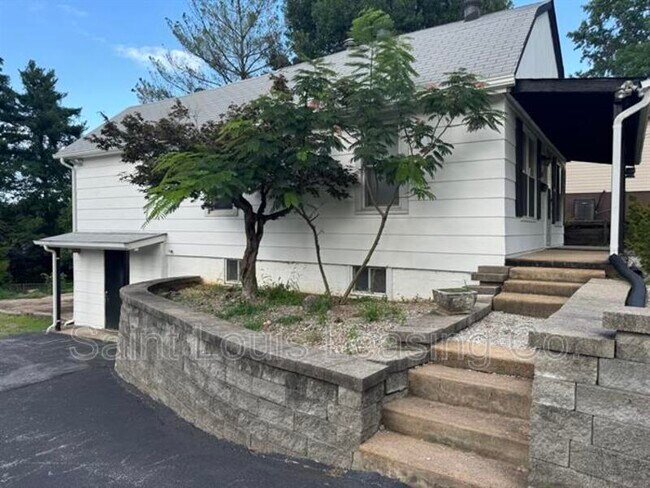 Building Photo - 10565 Hobday Ave
