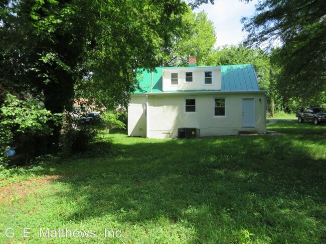 Building Photo - 3 br, 1 bath House - 3407 Main Street