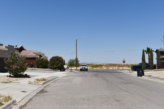 Building Photo - 14712 Far View Ct