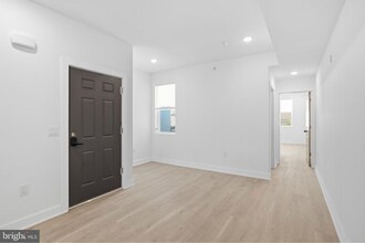 Building Photo - 2330 N 16th St