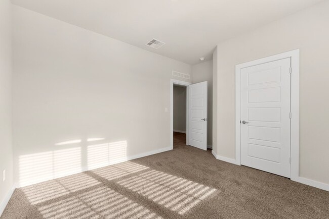 Building Photo - 2101 Fortune Dr