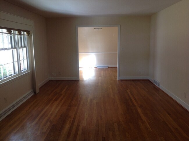 Building Photo - LARGE BUENA VISTA HOME!
