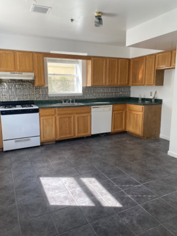 Primary Photo - 232 Mt Pleasant Ave