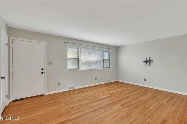 Building Photo - 1165 Cresse Ave