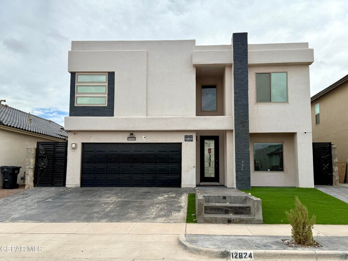 Foto principal - 12824 Linstead Ave