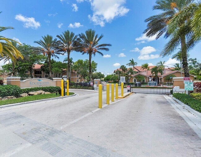Foto del edificio - 8761 Wiles Rd