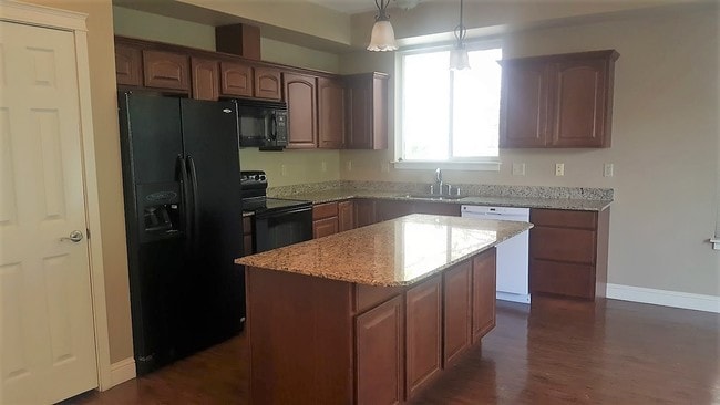 Foto del edificio - 560 SW State St