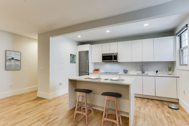 Kitchen - 501 12th St NE