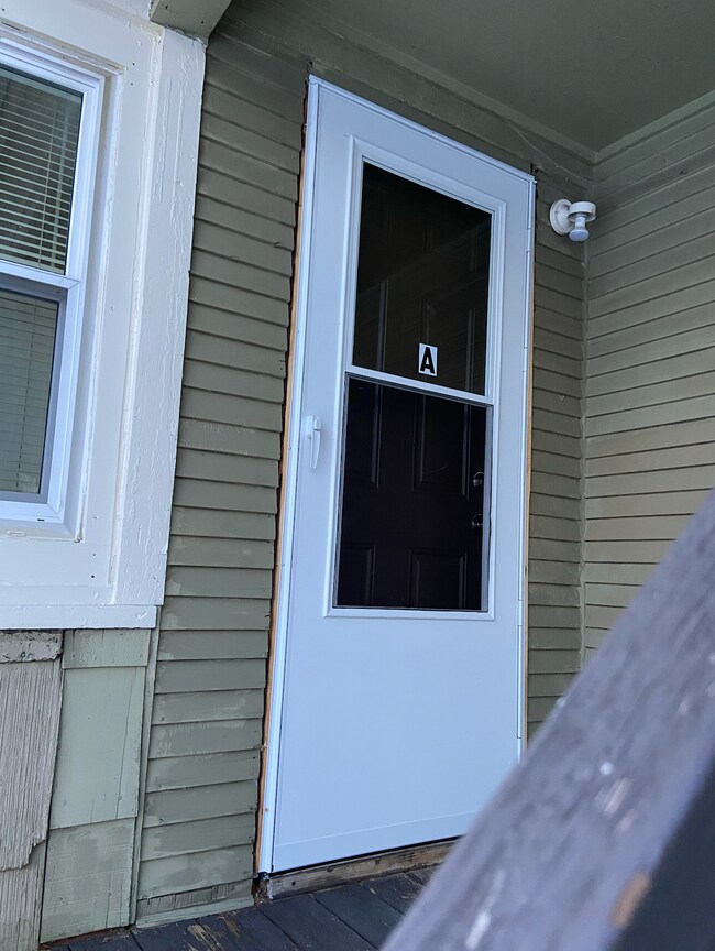 Foto del edificio - 1028 Lansing Ave