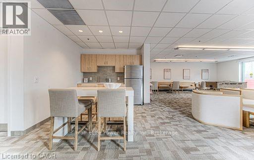 Photo du bâtiment - 301 Westmount Rd W